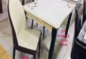 Une table+ 4-6 chaises